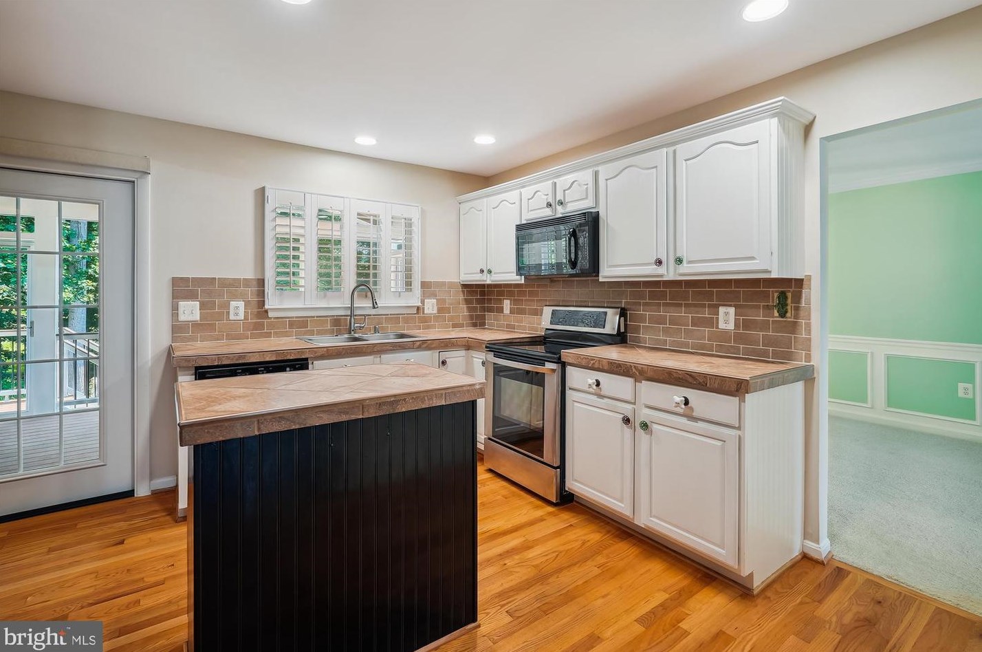 9427 Katelyn Ct, Manassas VA  20111-3043 exterior