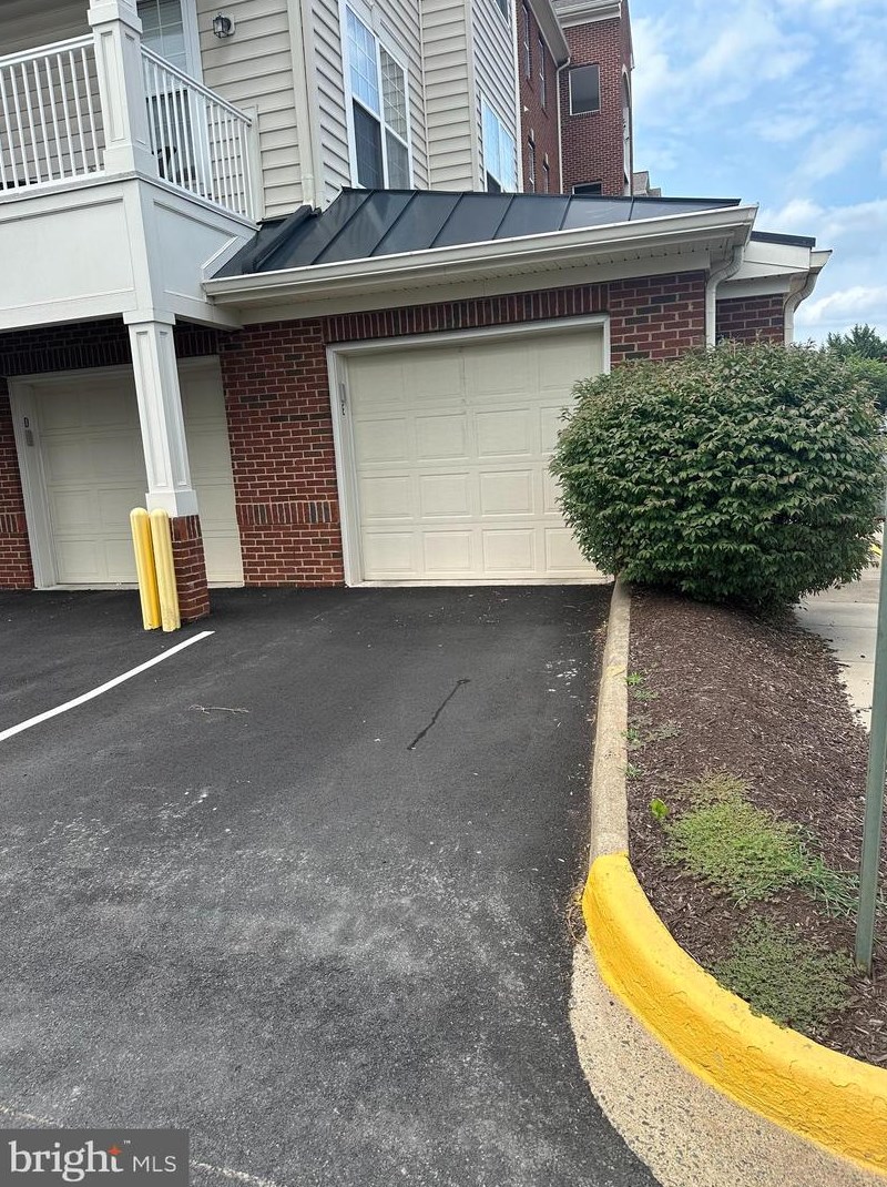 9712 Handerson Pl Unit 102, Manassas, VA 20111