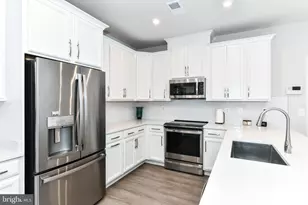 504 Tassita Ln, Manassas Park, VA 20111 - Photo 8