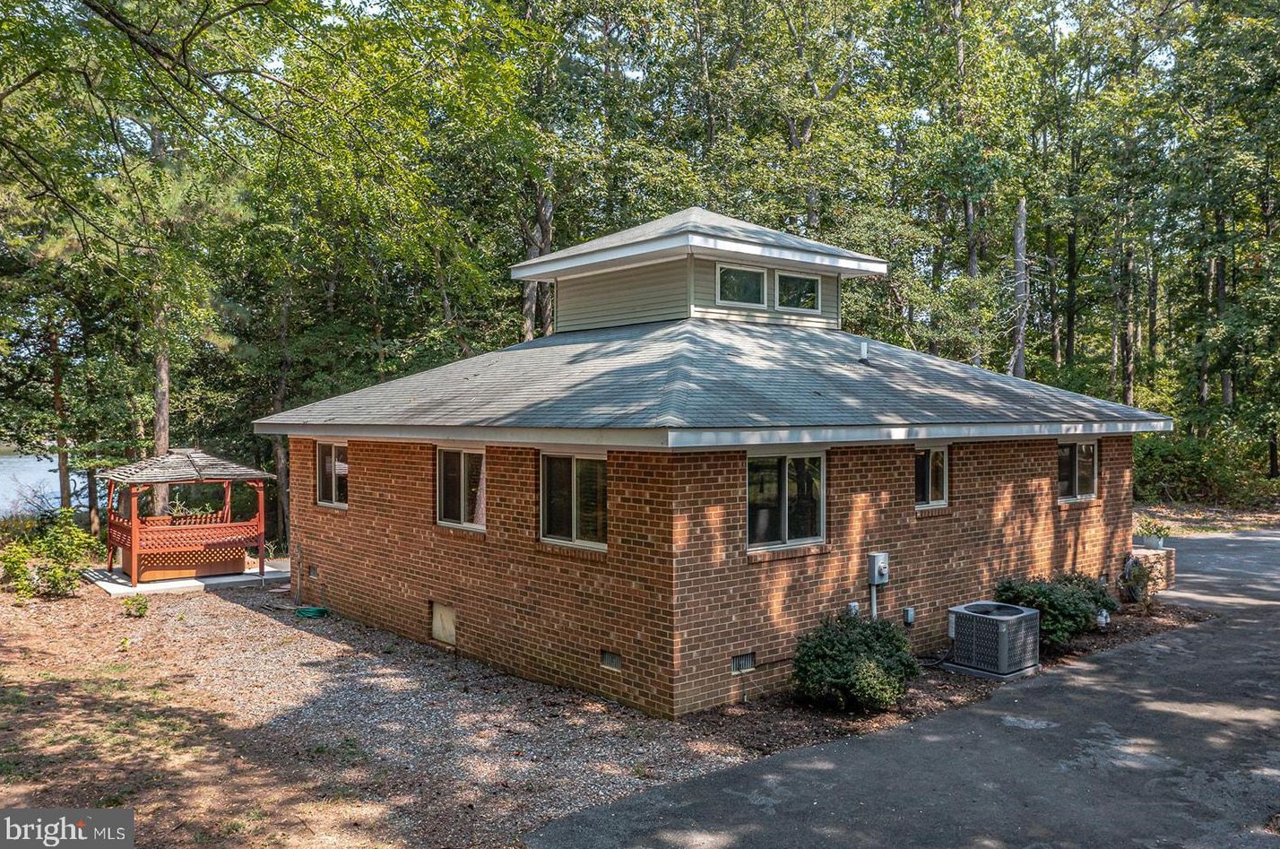 681 Twin Harbor Rd, Reedville, VA 22539-3922