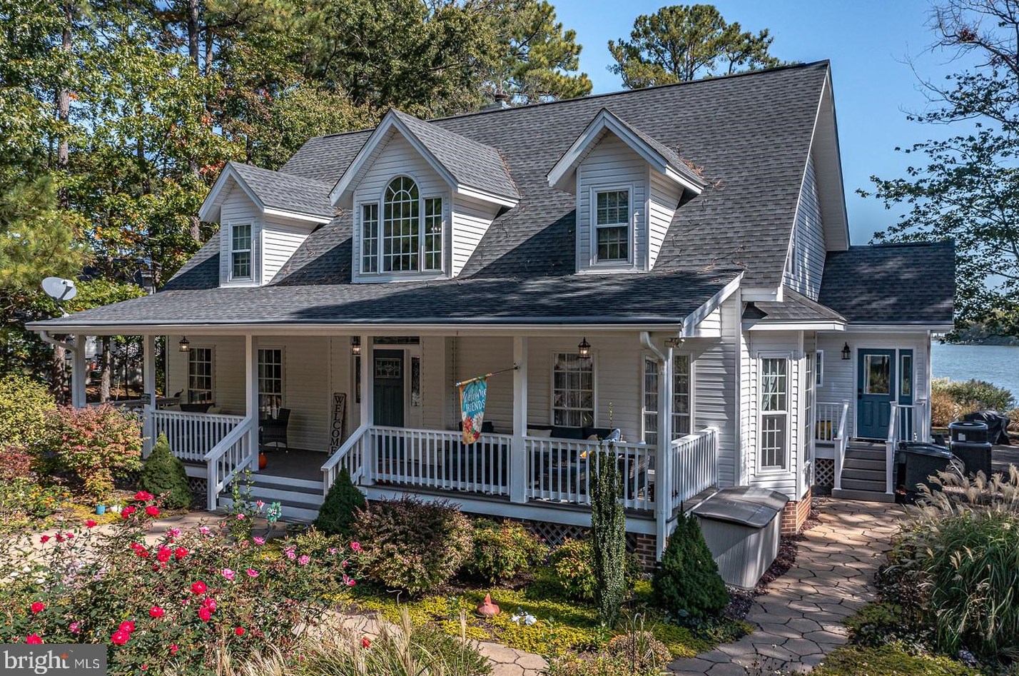 270 Oyster Bay Rd, Reedville, VA 22539-3929