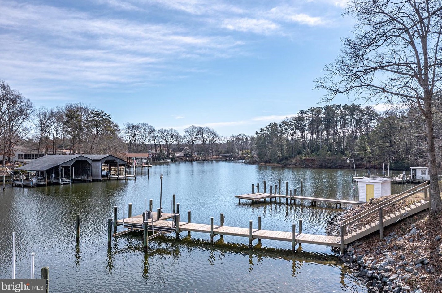 562 Oyster Point Dr, Reedville VA  22539-3604 exterior