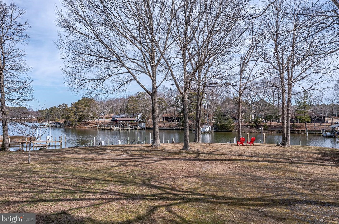 562 Oyster Point Dr, Reedville VA  22539-3604 exterior