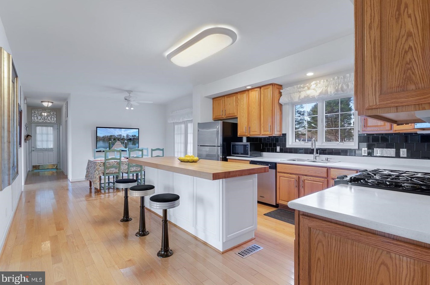 562 Oyster Point Dr, Reedville VA  22539-3604 exterior