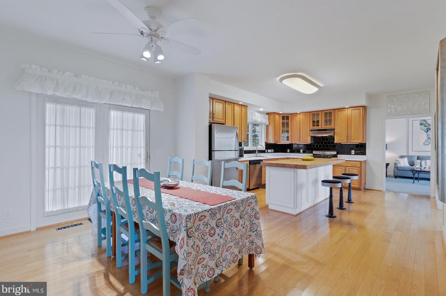 562 Oyster Point Dr, Reedville VA  22539-3604 exterior