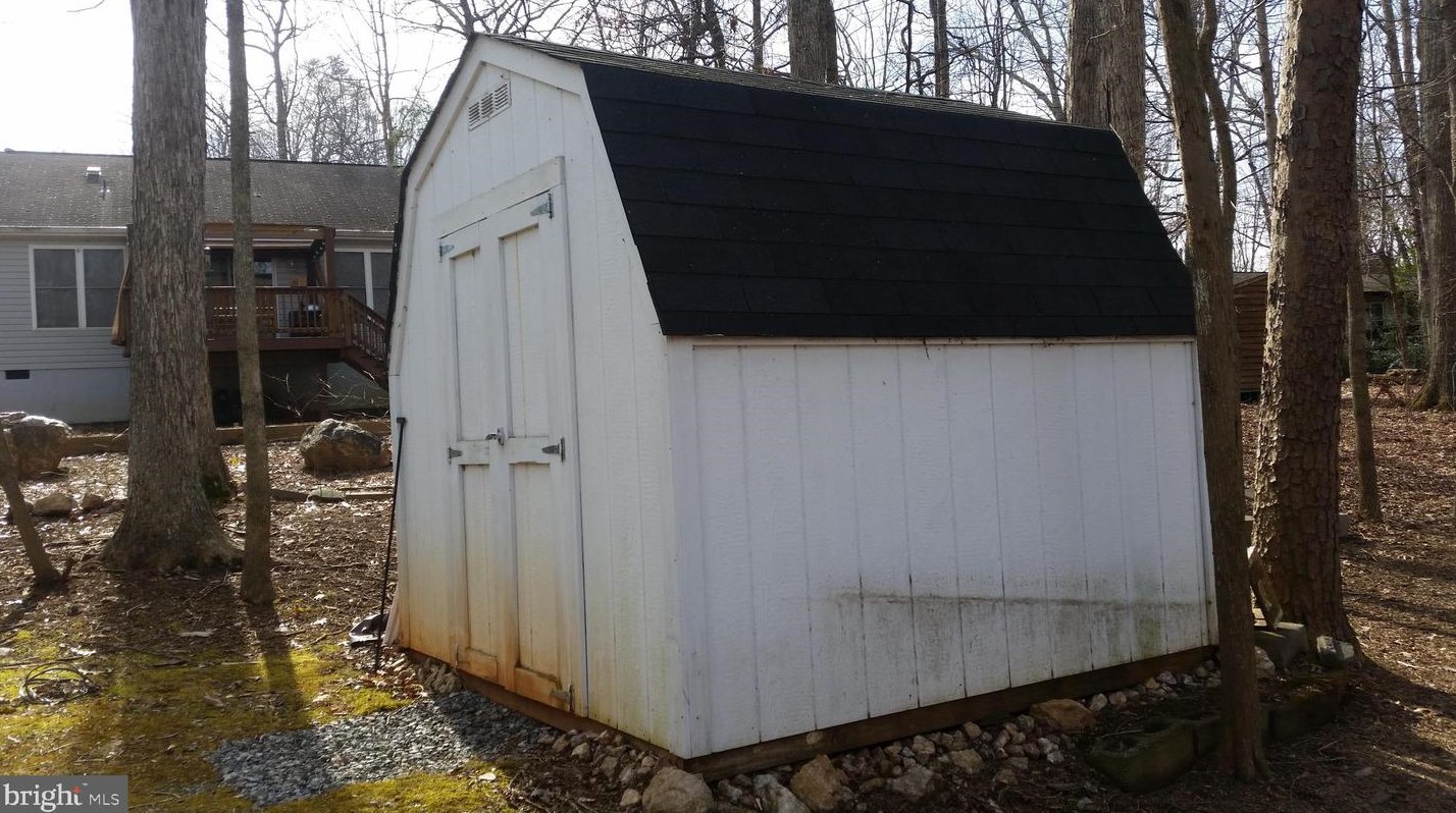 303 Wilderness Dr, Locust Grove VA  22508-5550 exterior