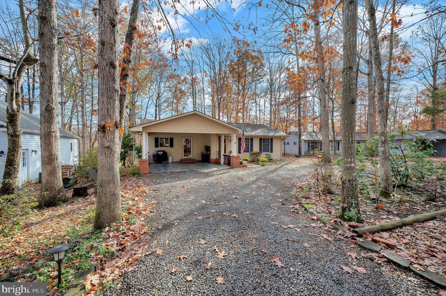 417 Birdie Rd, Locust Grove, VA 22508