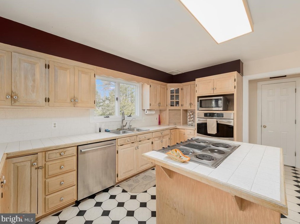 7375 Oakwood Lake Dr, Rhoadesville, VA 22542