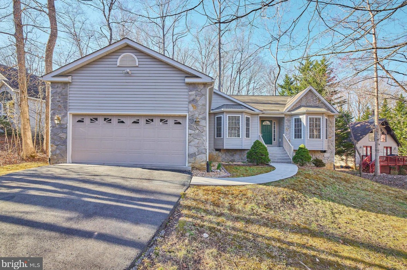 826 Eastover Pkwy, Locust Grove, VA 22508