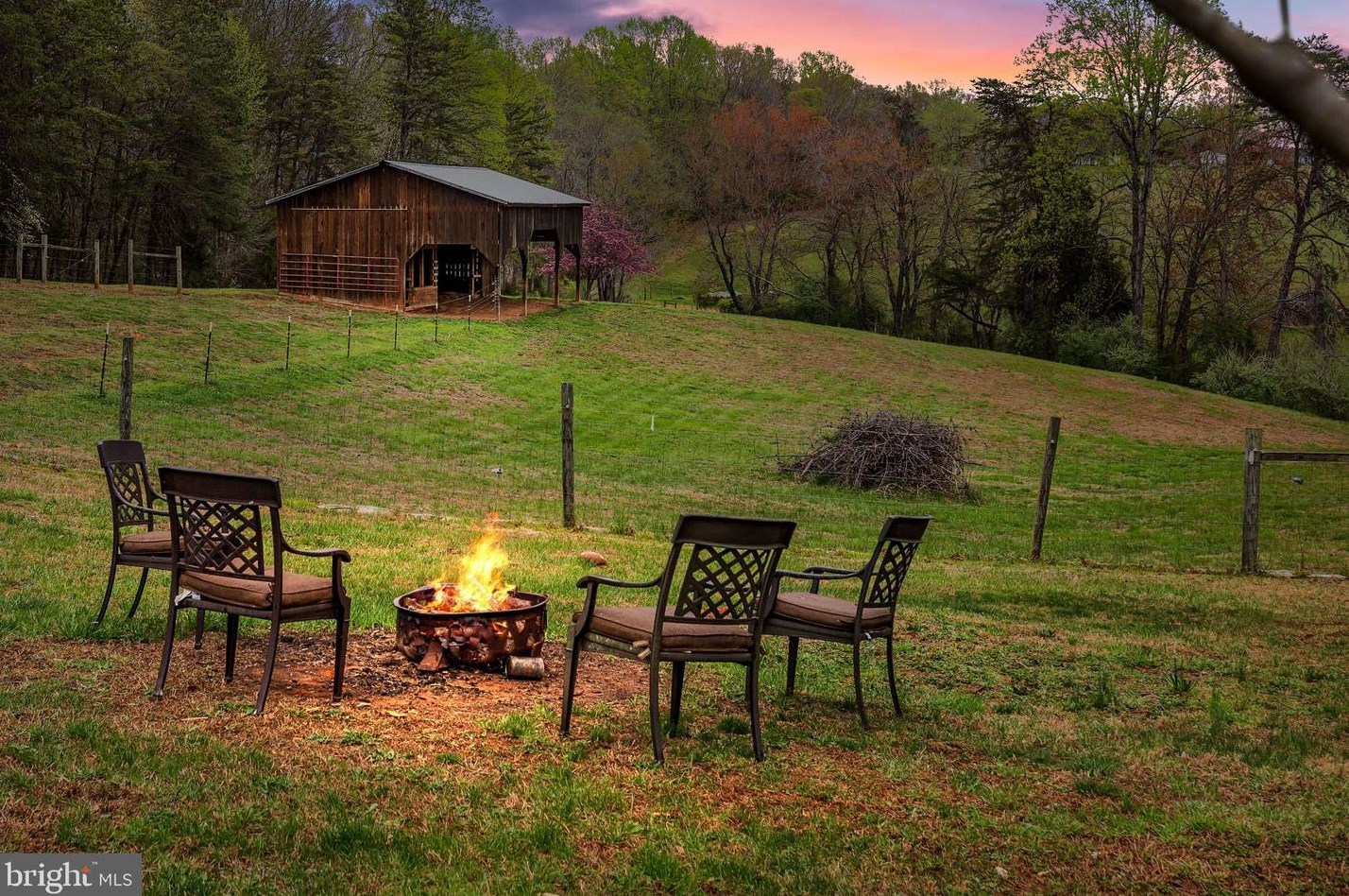 14589 Harvey Rd, Burnleys, VA 22923-8555