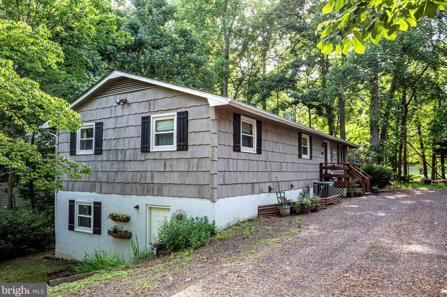 1309 Eastover Pkwy, Locust Grove, VA 22508