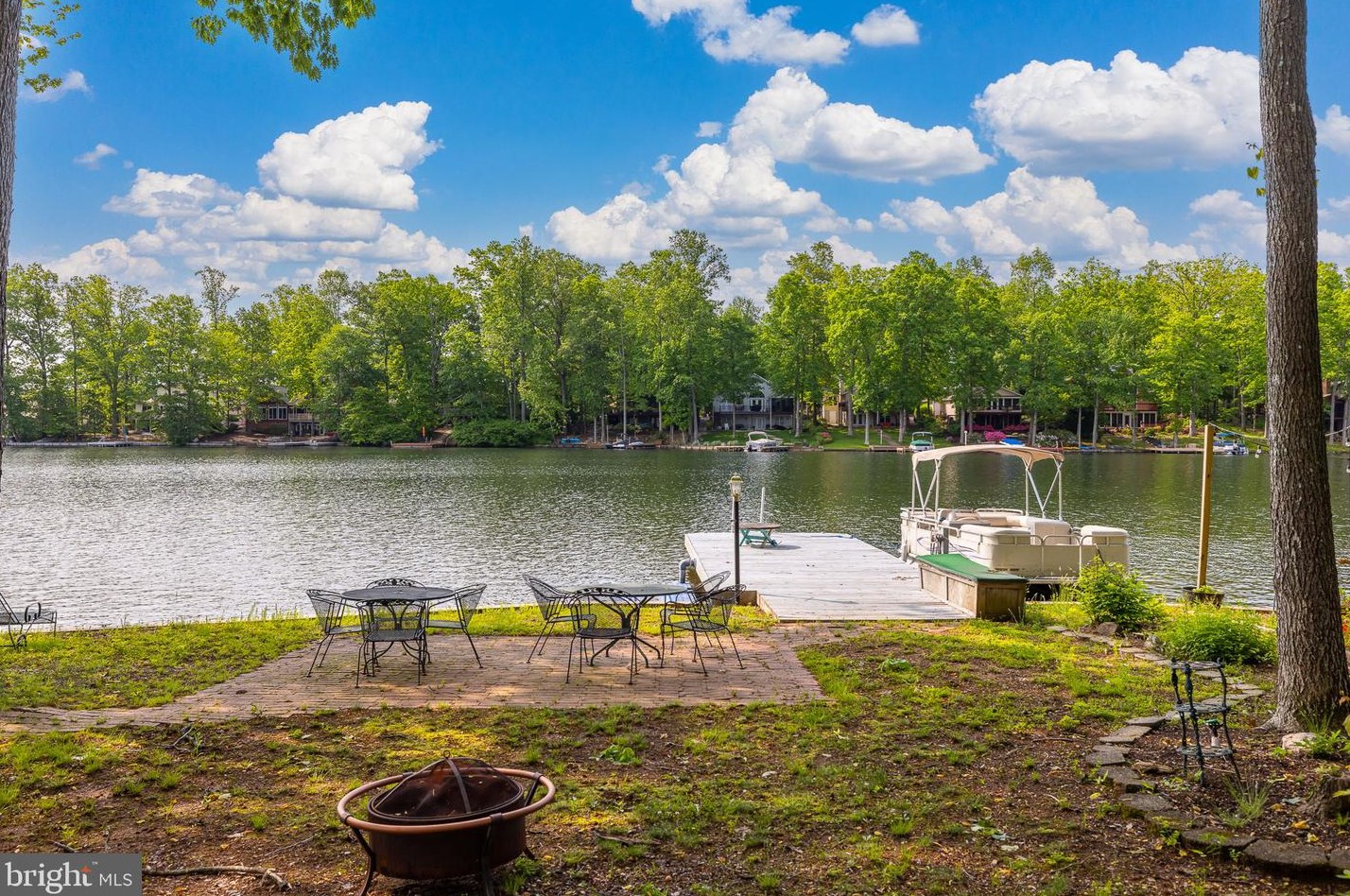 106 Surrey Ln, Locust Grove, VA 22508