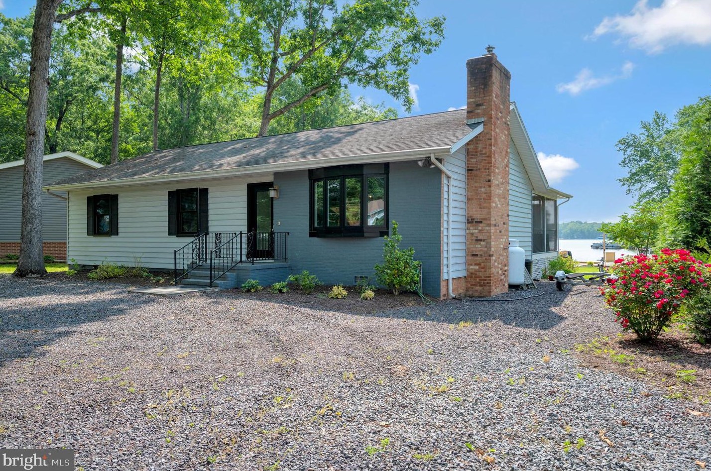 1005 Lakeview Pkwy, Locust Grove, VA 22508
