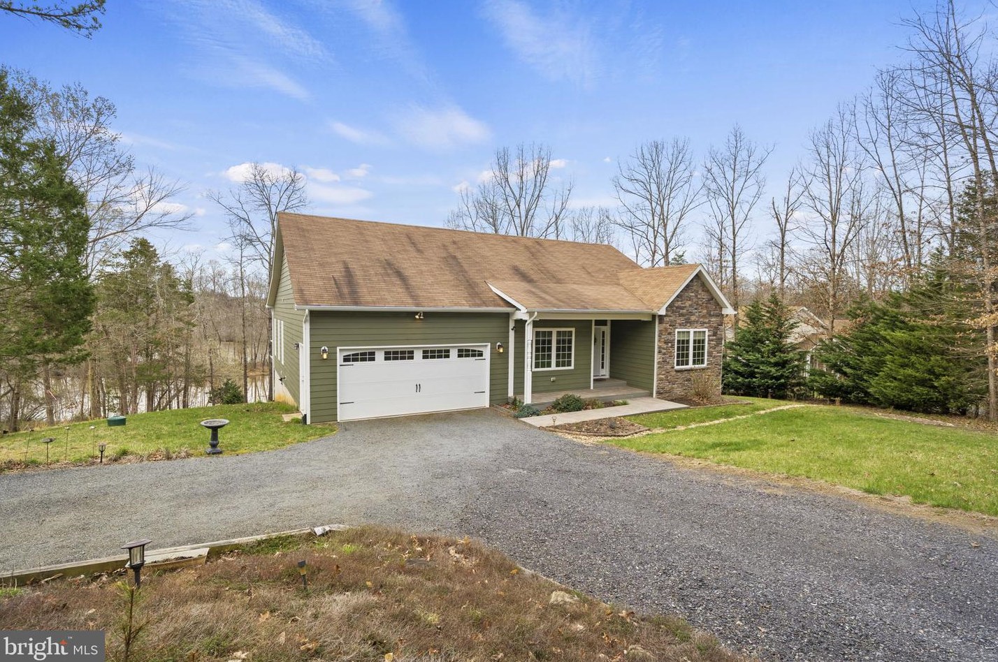 26476 Daniels Point Dr, Unionville, VA 22567-2952