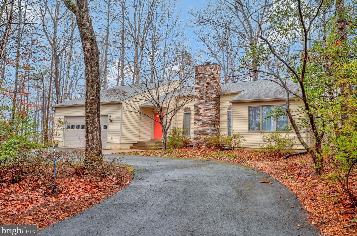 114 Greenspring Rd, Locust Grove, VA 22508