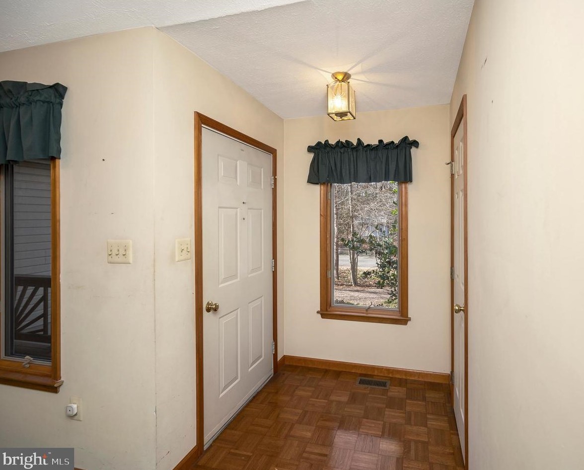 605 Harrison Cir, Locust Grove, VA 22508
