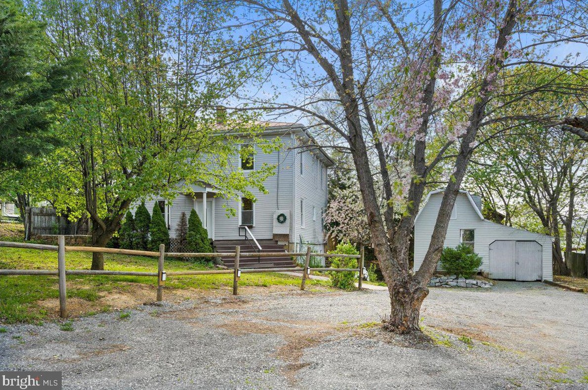 308 Denver Ave, Shenandoah, VA 22849-1533