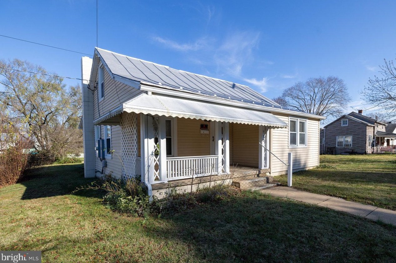 712 7th St, Shenandoah, VA 22849
