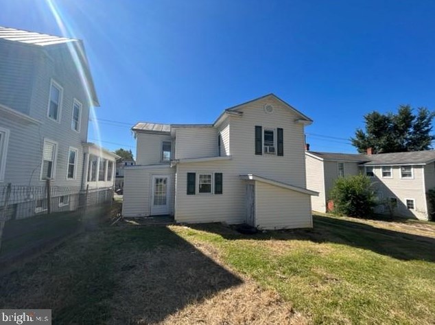 406 3rd St, Shenandoah, VA 22849