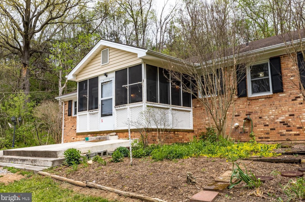 600 Shenandoah River Rd, Shenandoah, VA 22849-1235