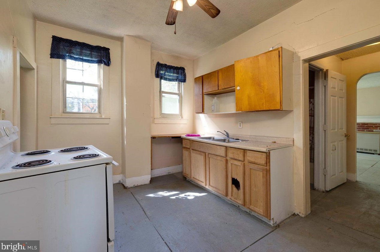 918 E Main St, Richmond National Battlefiel, VA 22835