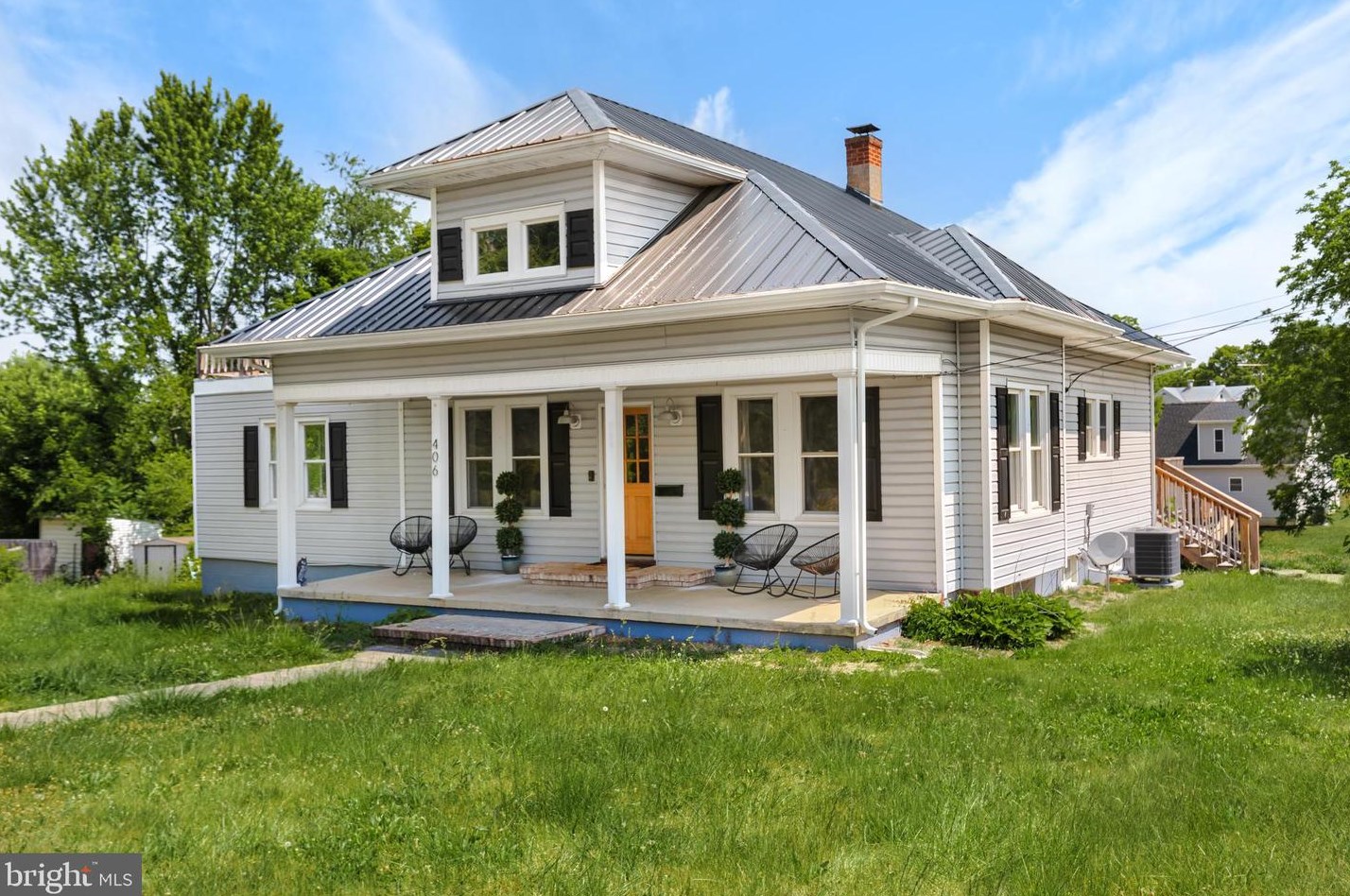 406 8th St, Shenandoah, VA 22849
