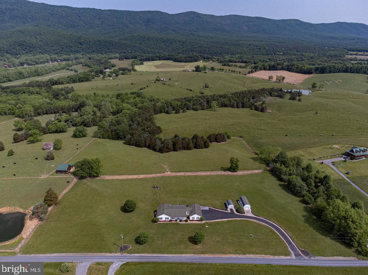 803 Hook Hill Rd, Richmond National Battlefiel, VA 22835