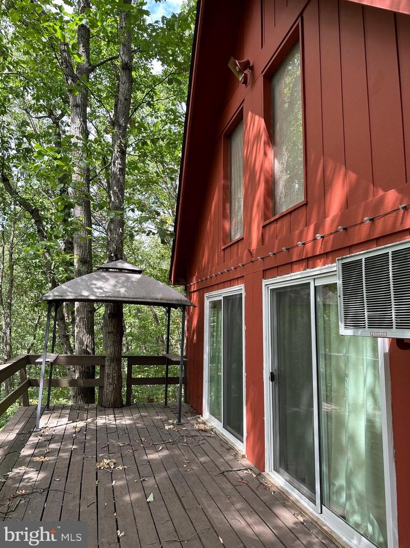 564 Cold Springs Dr, Shenandoah, VA 22849-3327