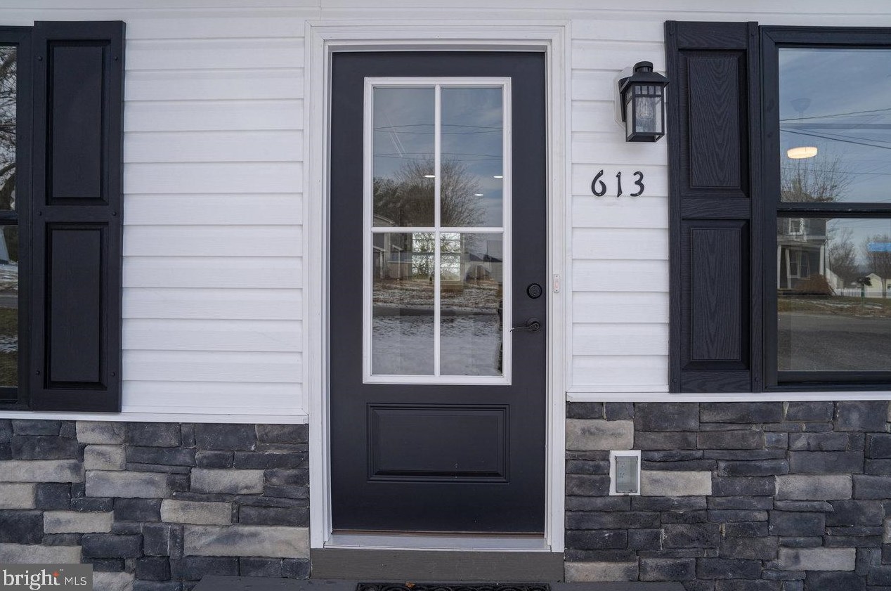613 10th St, Shenandoah, VA 22849