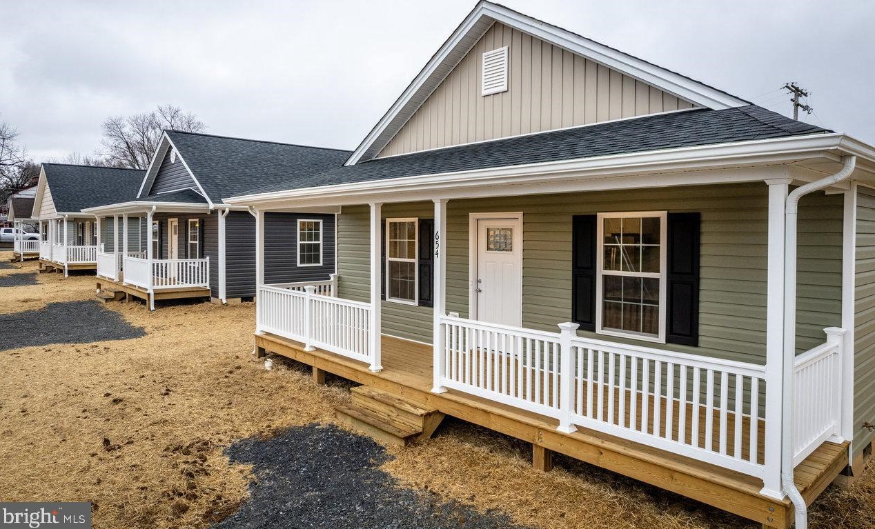 654 S 2nd St, Shenandoah, VA 22849