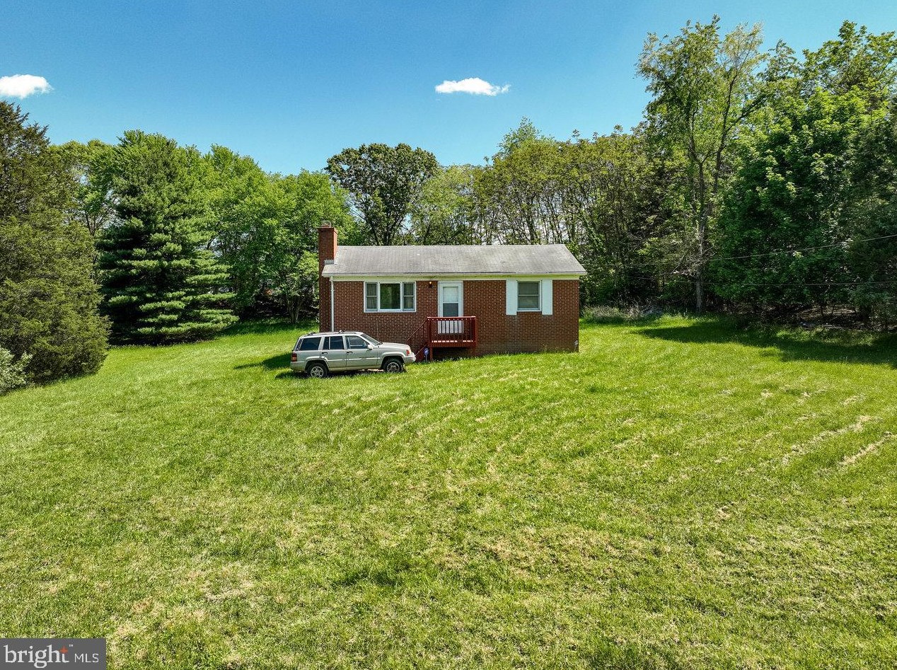 552 Riverview Dr, Richmond National Battlefiel, VA 22835-2826