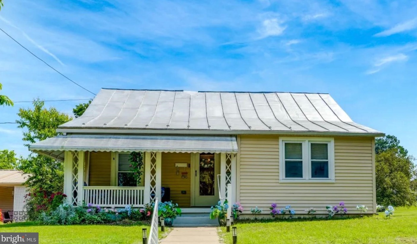 712 7th St, Shenandoah, VA 22849