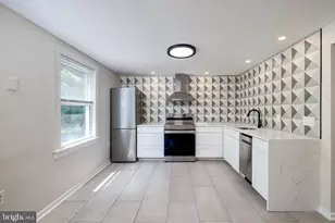 102 S Hawksbill St, Luray, VA 22835 - Photo 2