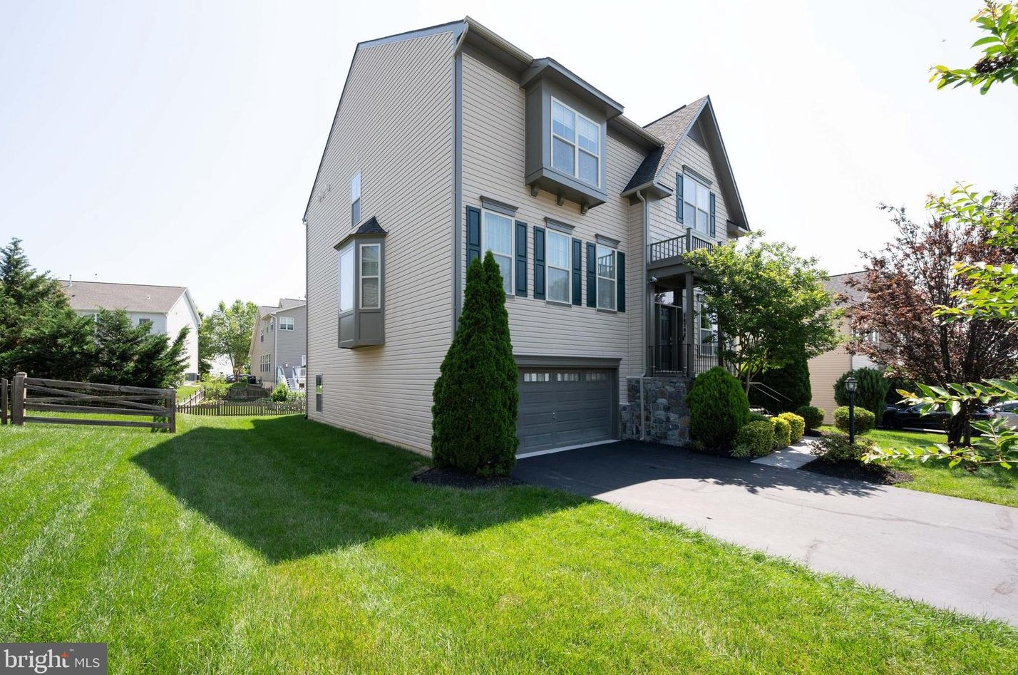 14298 Ladderbacked Dr, Gainesville, VA 20155