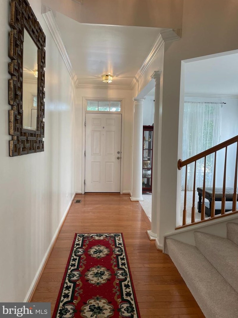 8108 Whispering Wind Ln, Manassas, VA 20111-2383