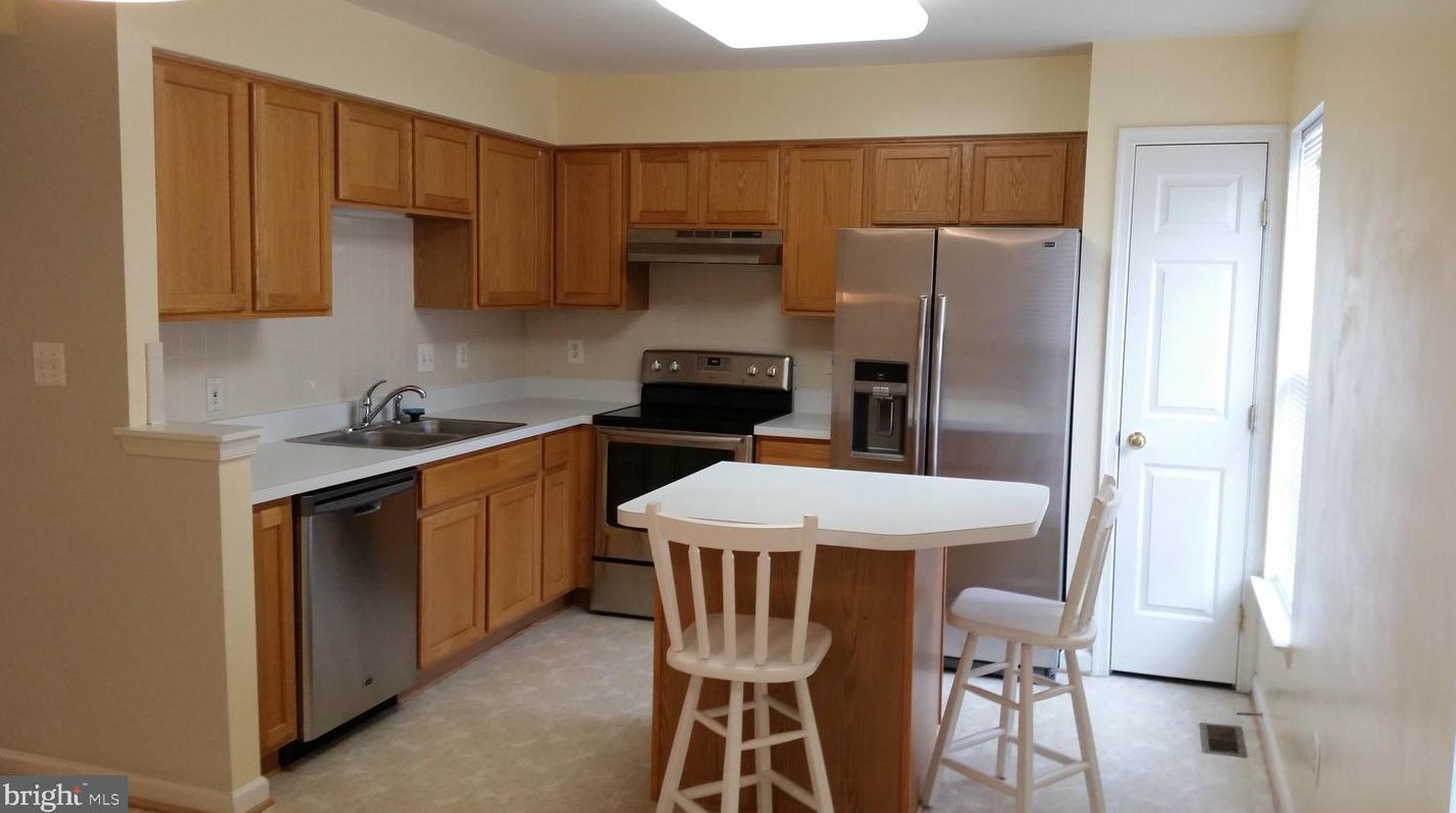 15716 Viewpoint Cir, Dumfries, VA 22025
