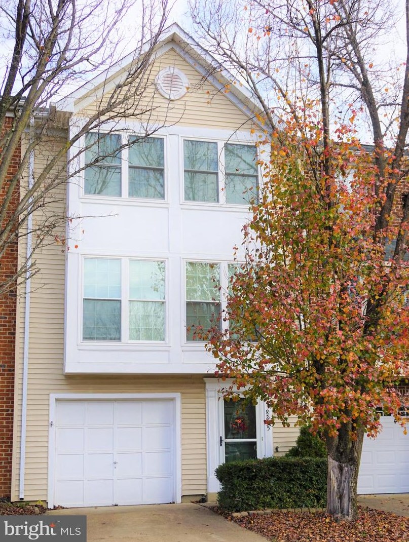 8235 Gibbon Pl, Manassas VA  20109-1913 exterior