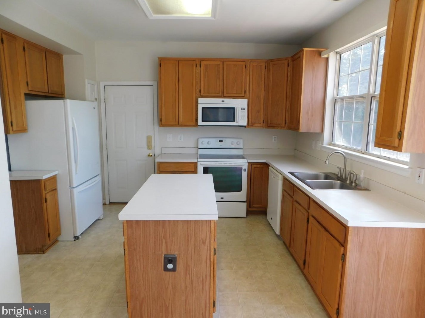 3713 Thomasson Crossing Dr, Triangle, VA 22172