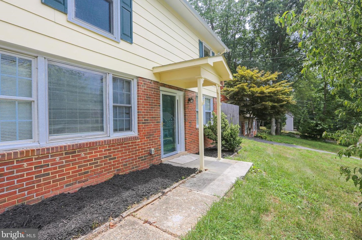 19131 Windsor Rd, Triangle, VA 22172