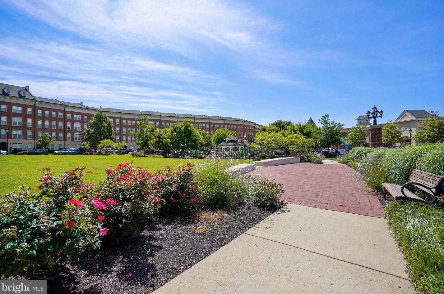 7931 Crescent Park Dr, Gainesville, VA 20155