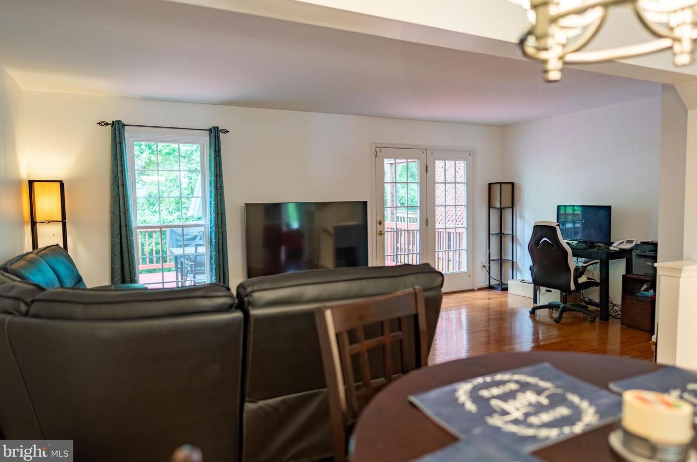 8255 Vermont Pl, Manassas, VA 20111-2154