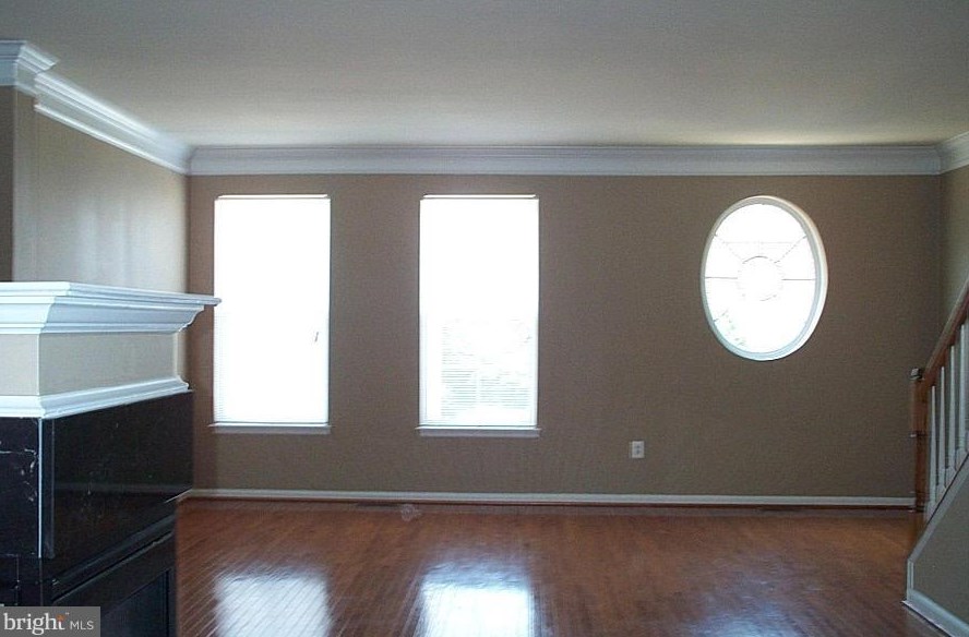 7031 Little Thames Dr, Gainesville, VA 20155