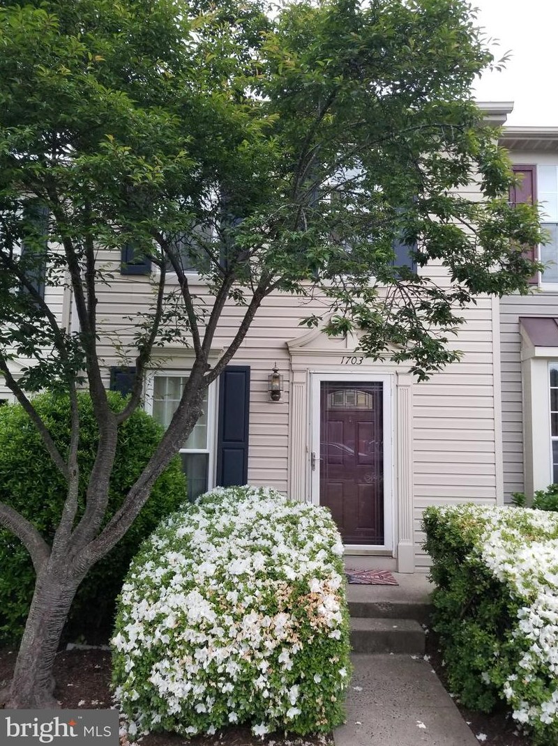 1703 Vonnies View Ct, Woodbridge, VA 22192-5605