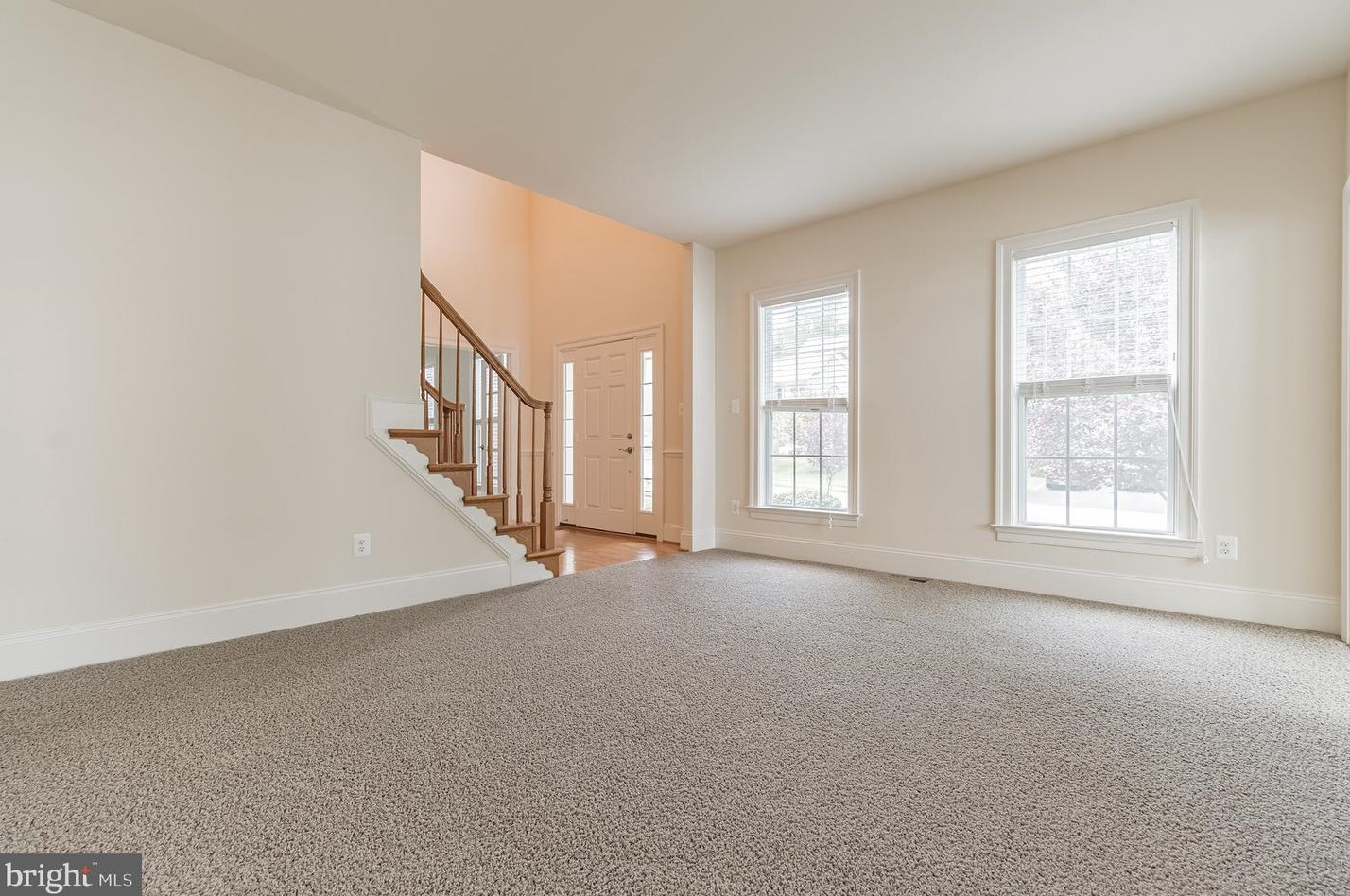 3336 Dondis Creek Dr, Triangle, VA 22172