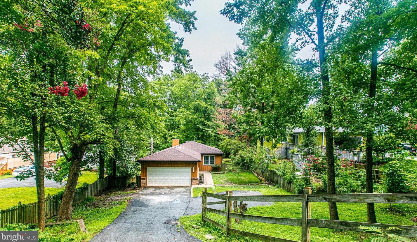 18507 Amidon Ave, Triangle, VA 22172