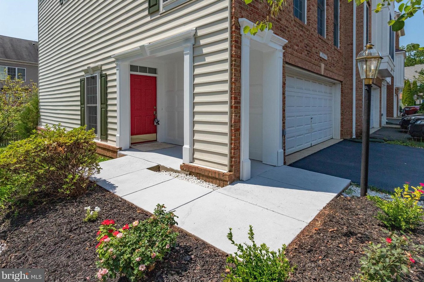 17511 Victoria Falls Dr, Dumfries, VA 22025-2024