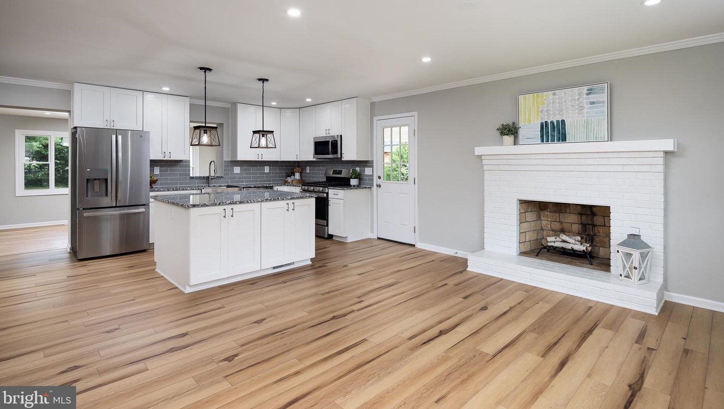 7807 Howard St, Manassas, VA 20111-2128