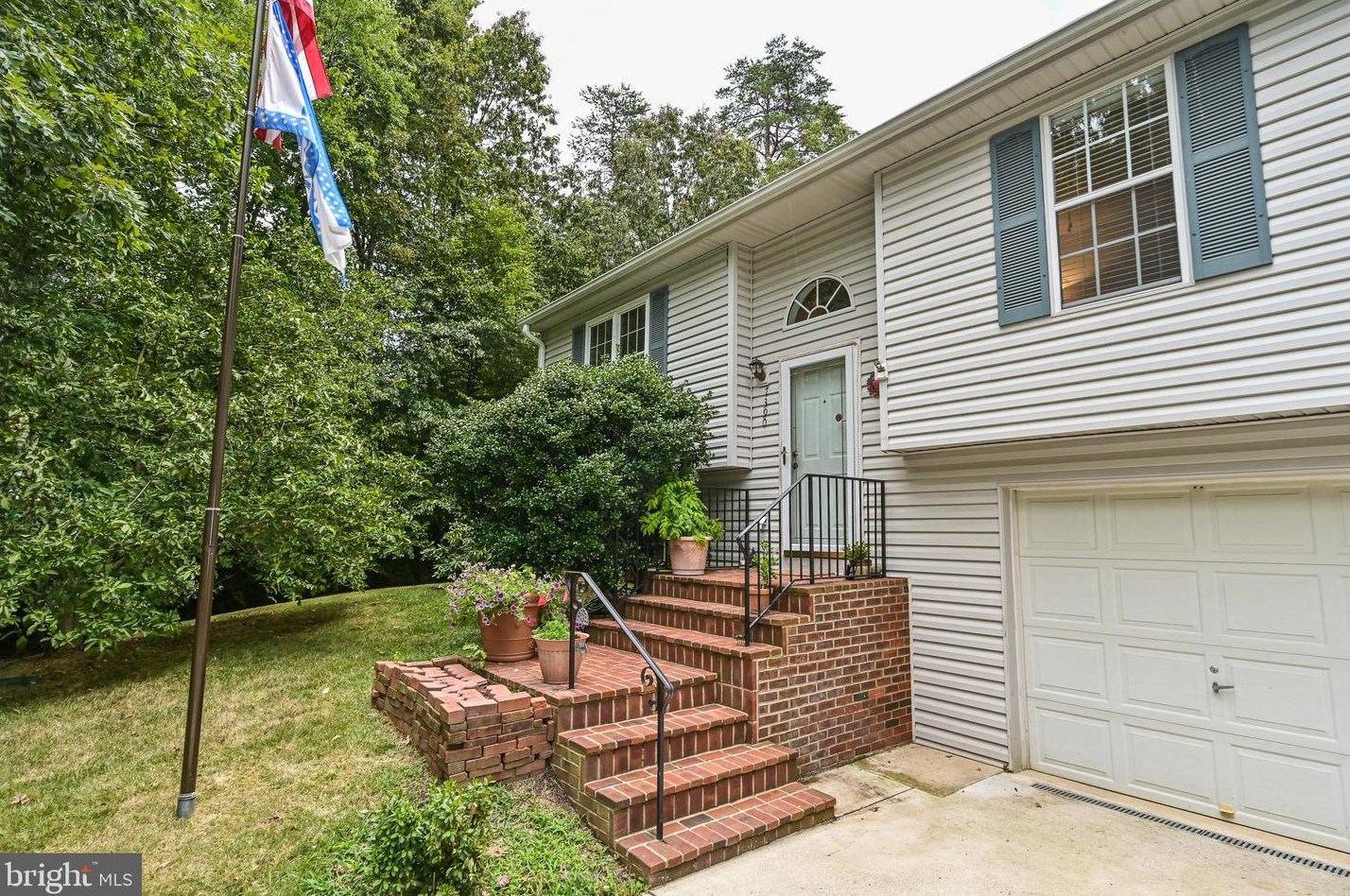 7390 Lake Dr, Manassas, VA 20111-1968