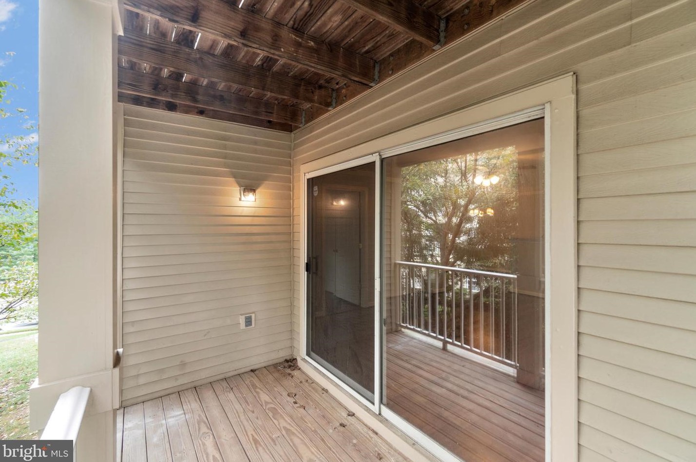 1067 Gardenview Loop, Woodbridge VA  22191-1975 exterior