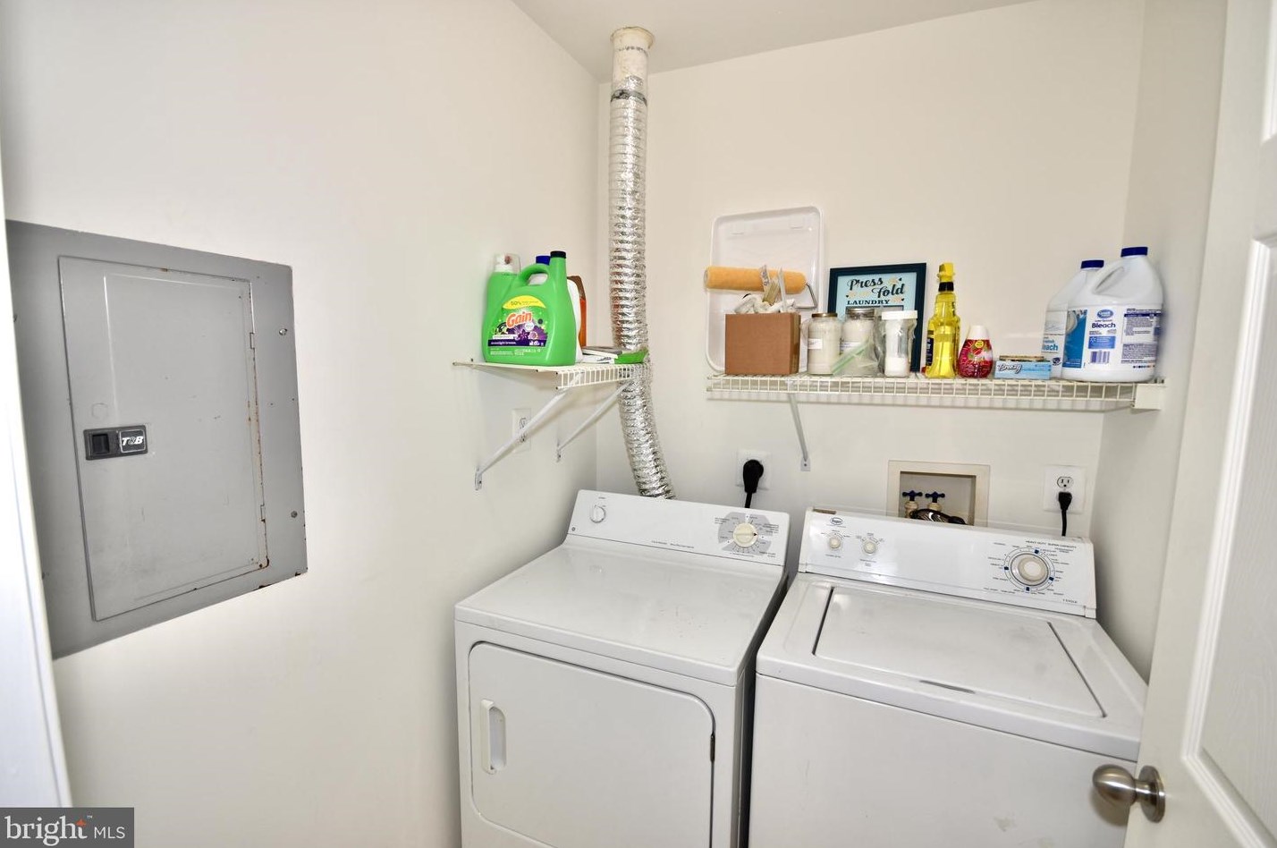 1061 Gardenview Loop, Woodbridge VA  22191-1976 exterior